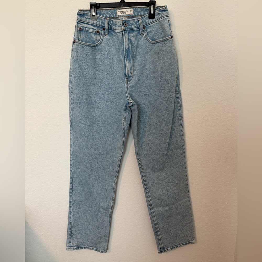 Women's Abercrombie & Fitch 	
Ultra High Rise 90s Straight Jean